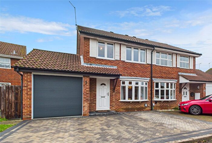 3 Bedroom Semi-Detached House For Sale In Farnborough, Hampshire, GU14