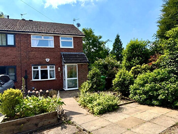 3 Bedroom Semi-Detached House For Sale In Hillingdon Close, Hollinwood, Oldham, OL8