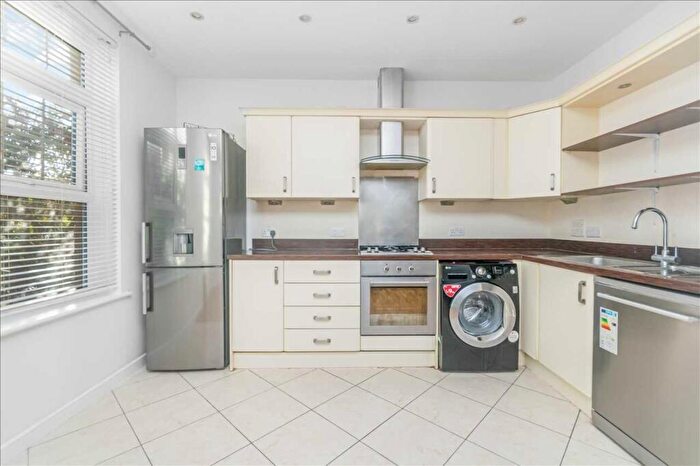 2 Bedroom Apartment To Rent In Green Lane, Sutton, SM4