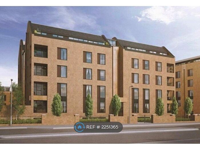 3 Bedroom Flat To Rent In Stanhope House, London, N20