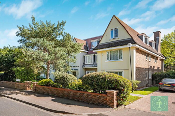 2 Bedroom Flat For Sale In Blagdens Lane, Southgate, London, N14