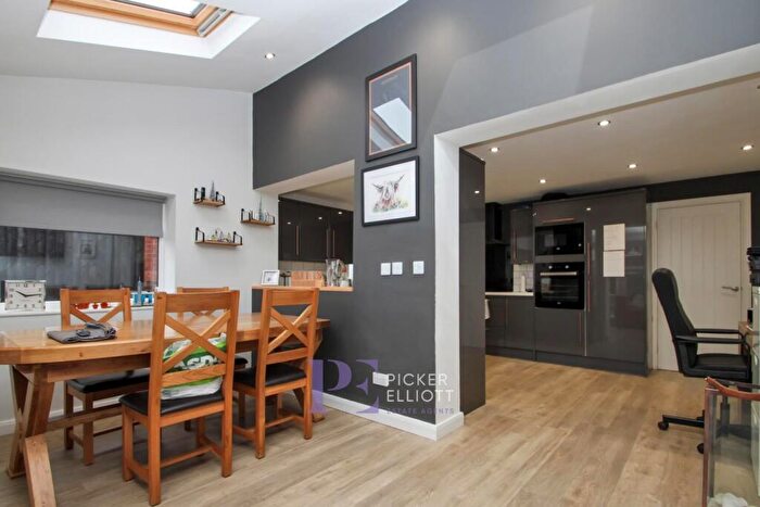 3 Bedroom Semi-Detached House For Sale In Galloway Close, Barwell, LE9