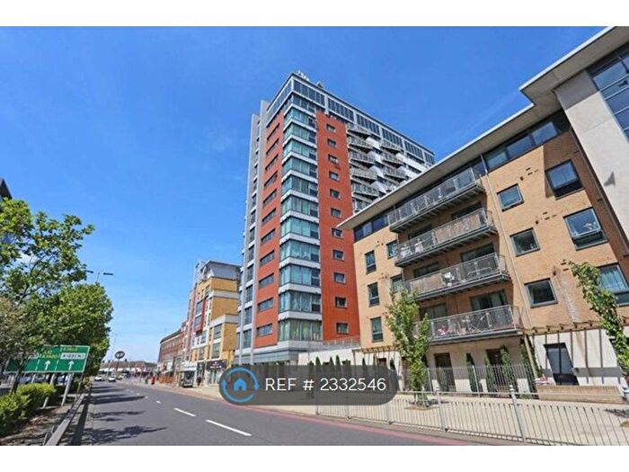 2 Bedroom Flat To Rent In City Gate House, Gants Hill Station, IG2