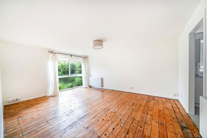 2 Bedroom Flat To Rent In Fortis Green, London, N2