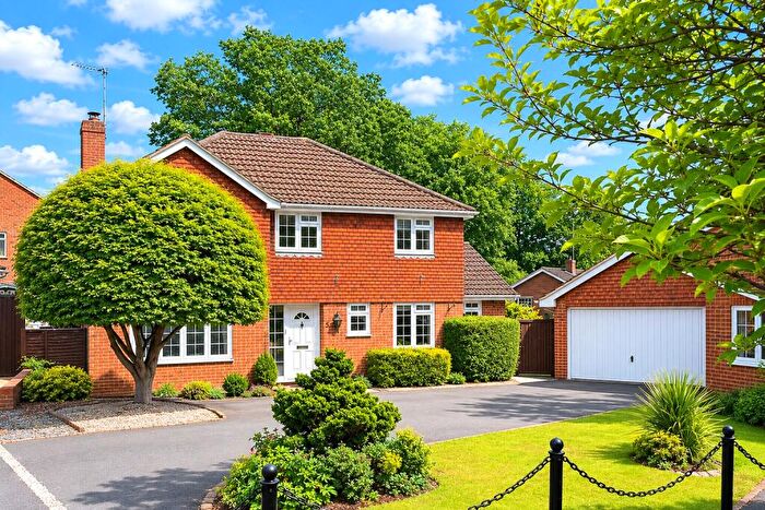 4 Bedroom Detached House For Sale In Darleydale Close, Sandhurst, Berkshire, GU47