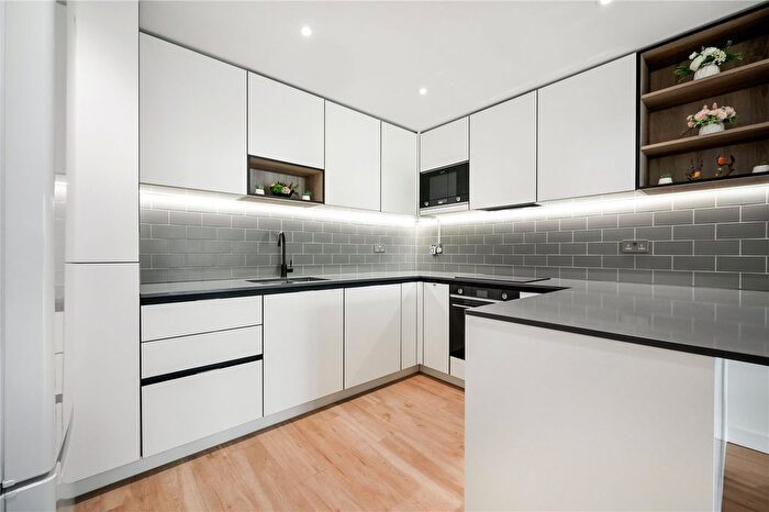 3 Bedroom Flat For Sale In Beaufort Square, London, NW9