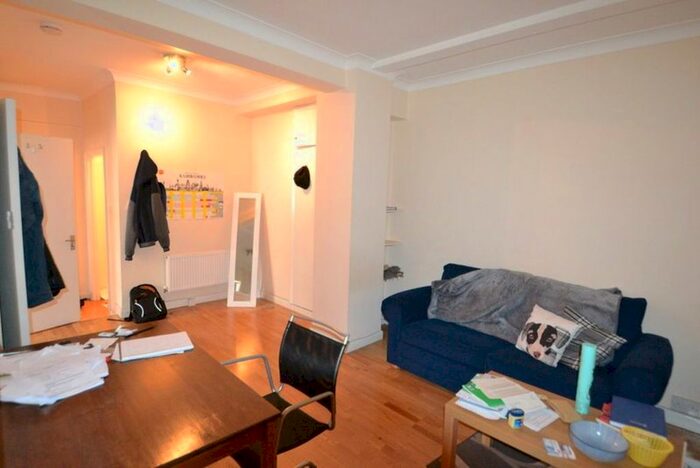 Studio To Rent In Euston Road, London, NW1