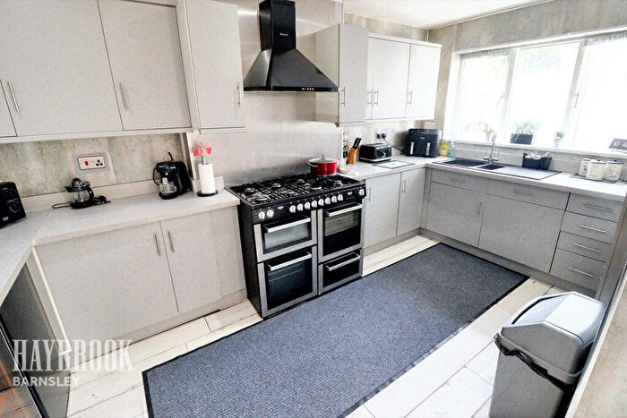 4 Bedroom Detached House For Sale In Hall Cross Avenue, Wombwell, S73