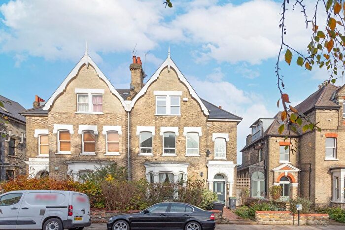 3 Bedroom Flat For Sale In Ribblesdale Road, London, N8