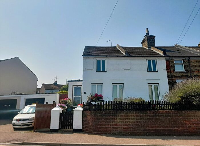 3 Bedroom End Terrace House For Sale In Stanhope Road, Swanscombe, DA10