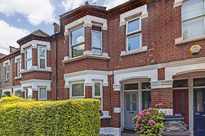 1 Bedroom Flat To Rent In Quicks Road, London, SW19