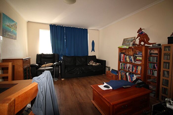 1 Bedroom Flat To Rent In Green Acres, Croydon, CR0