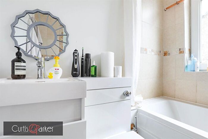 2 Bedroom Flat For Sale In Grosvenor Road, Chiswick, W4