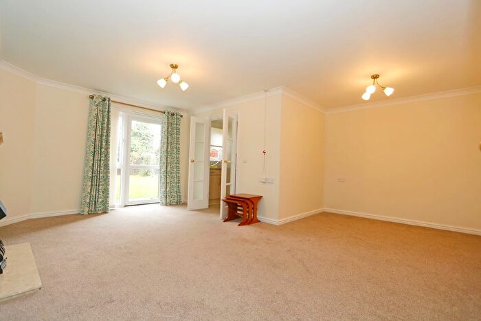 1 Bedroom Flat For Sale In Aragon Court, - Church Road, Hadleigh, Essex, SS7