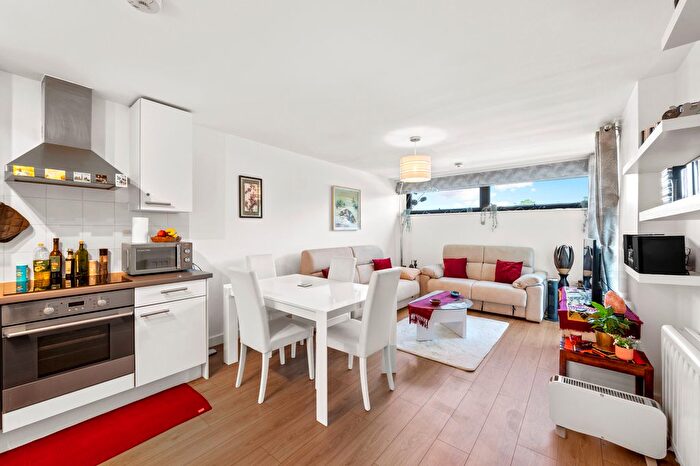1 Bedroom Flat To Rent In Carter House, SW11