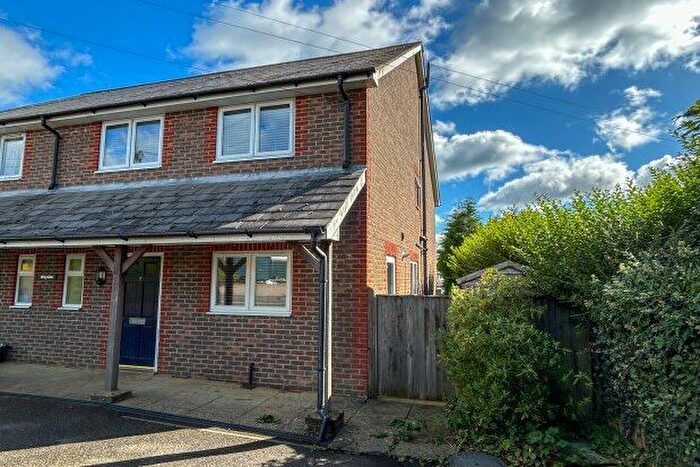 4 Bedroom Semi-Detached House To Rent In Wayside, Crowborough, TN6