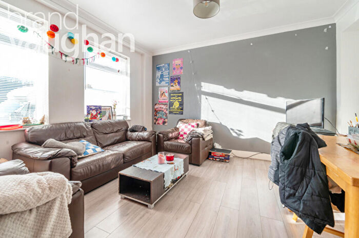 5 Bedroom Semi Detached House To Rent In Upper Bevendean Avenue, Brighton, BN2