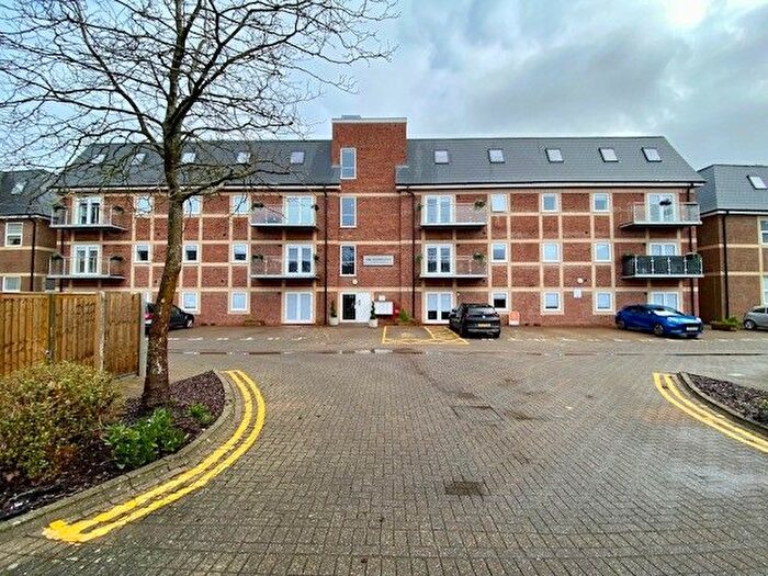 2 Bedroom Flat To Rent In Alton Mews, Aylesbury, HP19