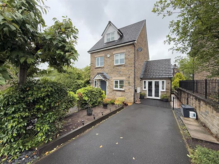 4 Bedroom Detached House For Sale In Earnshaw Clough, Mossley, OL5