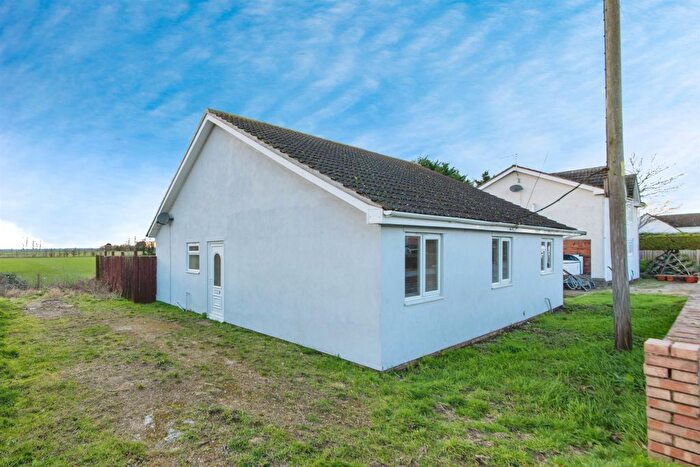 3 Bedroom Detached Bungalow For Sale In Six House Bank, West Pinchbeck, Spalding, PE11