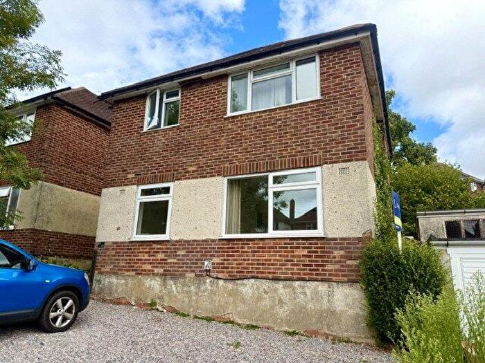 2 Bedroom Flat To Rent In Vale Drive, Southampton, SO18
