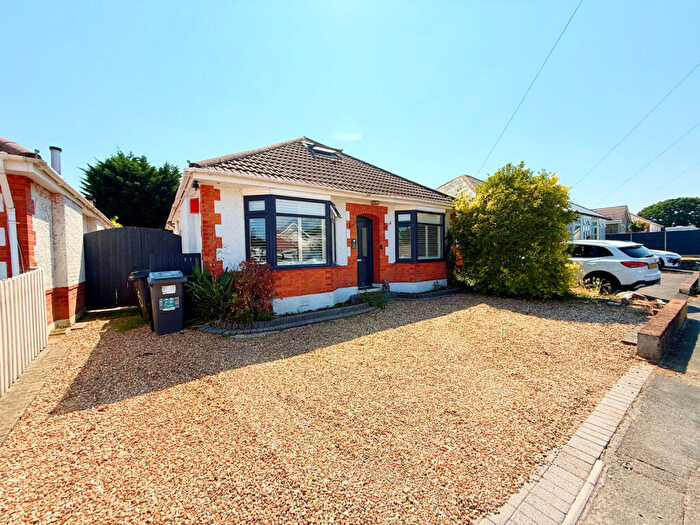 4 Bedroom Chalet For Sale In Middle Road, Bournemouth, BH10