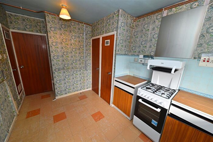 2 Bedroom Flat For Sale In Walmead Croft, Harborne, Birmingham, B17
