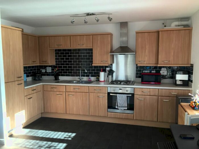 2 Bedroom Flat To Rent In Sinclair Drive, Basingstoke, RG21