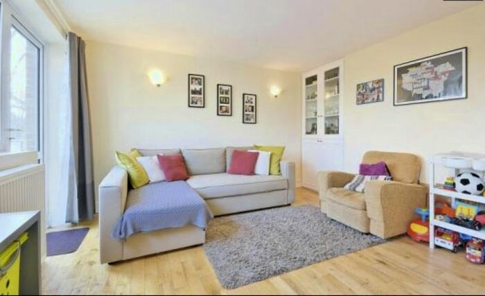 3 Bedroom Flat To Rent In Gunnersbury Close, Chiswick, W4