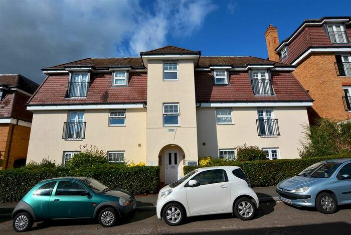 2 Bedroom Flat To Rent In Yenston Close, Morden, SM4