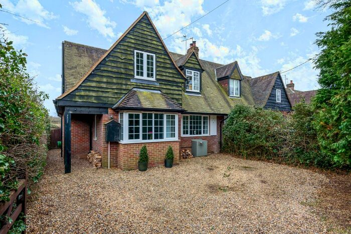4 Bedroom Semi-Detached House For Sale In Dormers, Tring, HP23