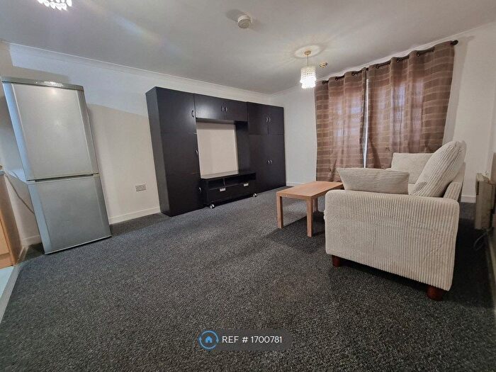 1 Bedroom Flat To Rent In Grand Union Heights, Wembley, HA0