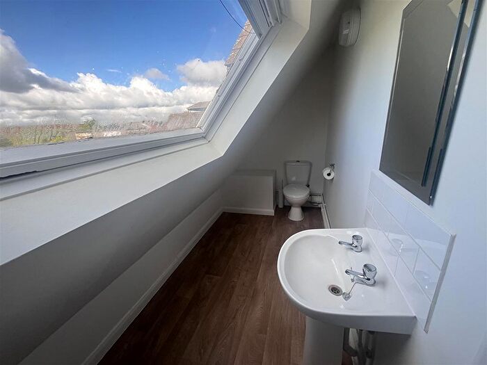 2 Bedroom Flat To Rent In North Wootton, Sherborne, DT9