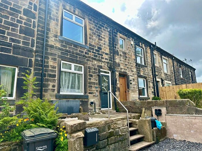 2 Bedroom Cottage For Sale In Lumbutts, Todmorden, OL14