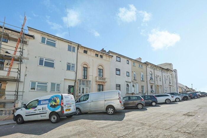 2 Bedroom Flat For Sale In Pier Road, Northfleet, Gravesend, Kent, DA11