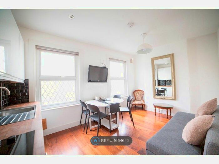 2 Bedroom Flat To Rent In Badsworth Road, London, SE5