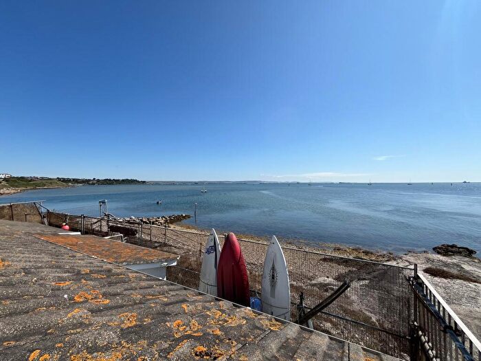 Flat To Rent In Studio Flat - Wyke Regis, DT4