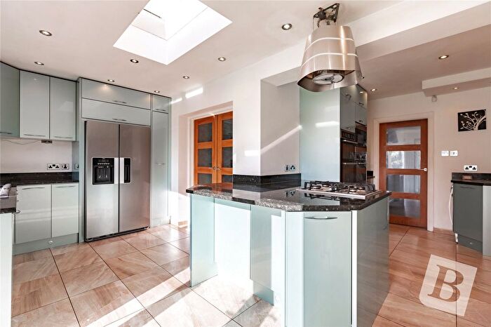 3 Bedroom Semi-Detached House For Sale In Aintree Grove, Upminster, RM14