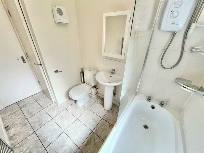 2 Bedroom Flat To Rent In Elmgrove Park Redland, BS6