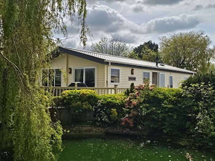 2 Bedroom Mobile/park Home For Sale In Southview Leisure Park, Skegness, PE25