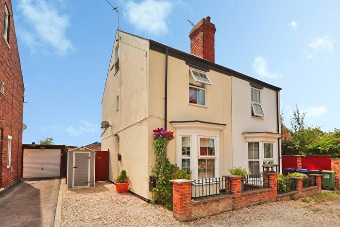 4 Bedroom Semi-Detached House For Sale In South Parade, Saxilby, LN1