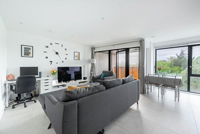 1 Bedroom Flat For Sale In Alexandra Avenue, Rayners Lane, Harrow, HA2