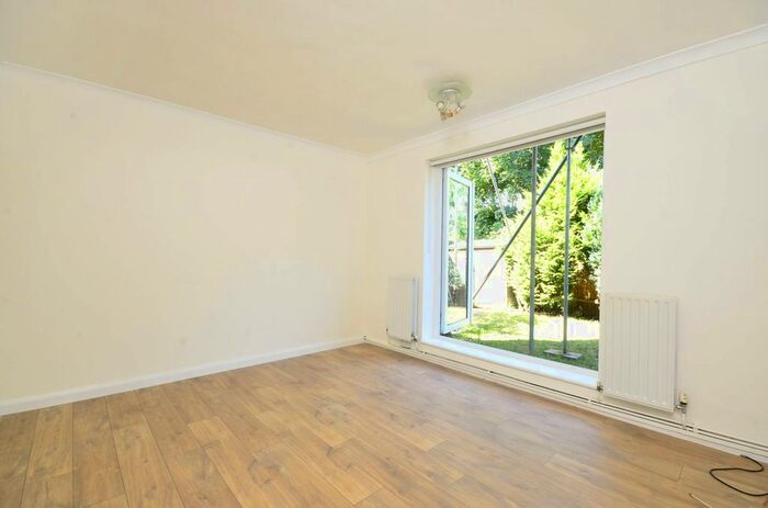 1 Bedroom Flat To Rent In Woodborough Road, West Putney, London, SW15
