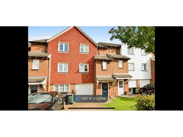 3 Bedroom Terraced House To Rent In Greyhound Chase, Ashford, TN23