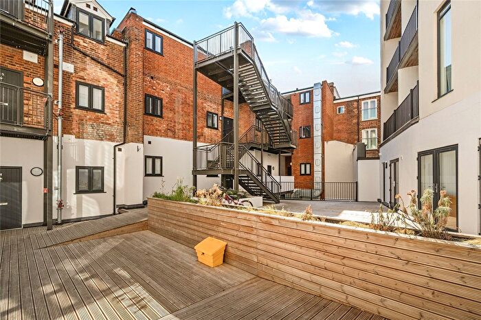 1 Bedroom Flat To Rent In High Street, Reading, Berkshire, RG1