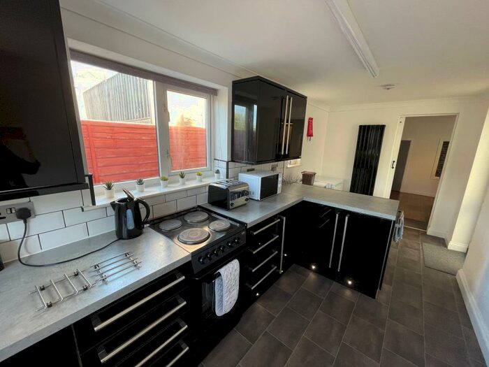 3 Bedroom House To Rent In Bassett Terrace, Pwll, Llanelli, Carmarthenshire, SA15