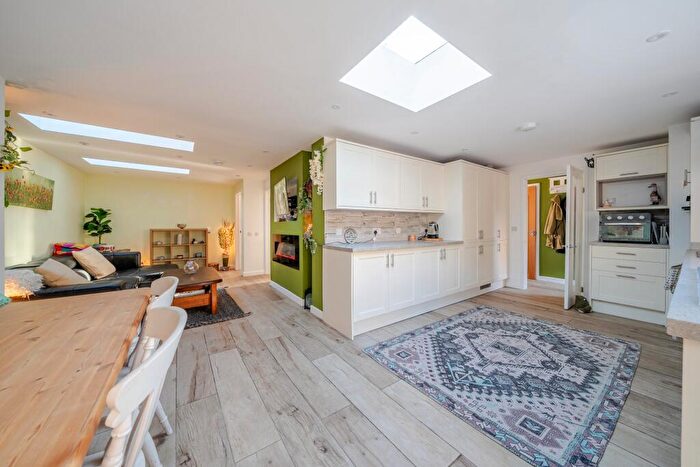 2 Bedroom Cottage For Sale In Farnham Cul De Sac Location, GU9