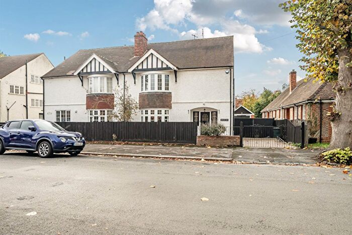 4 Bedroom Semi-detached House To Rent In Downshire Square, Reading, RG1