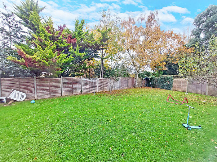 2 Bedroom Apartment For Sale In Shaftesbury Avenue, Harrow, HA2