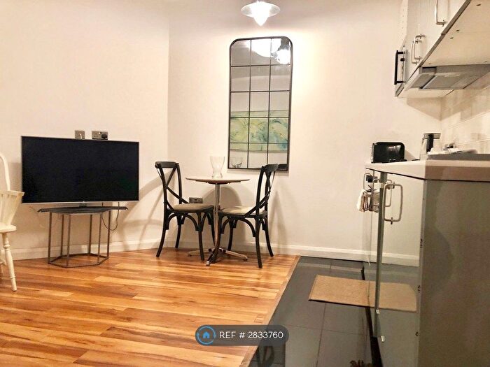 1 Bedroom Flat To Rent In Radnor Street, Swindon, SN1